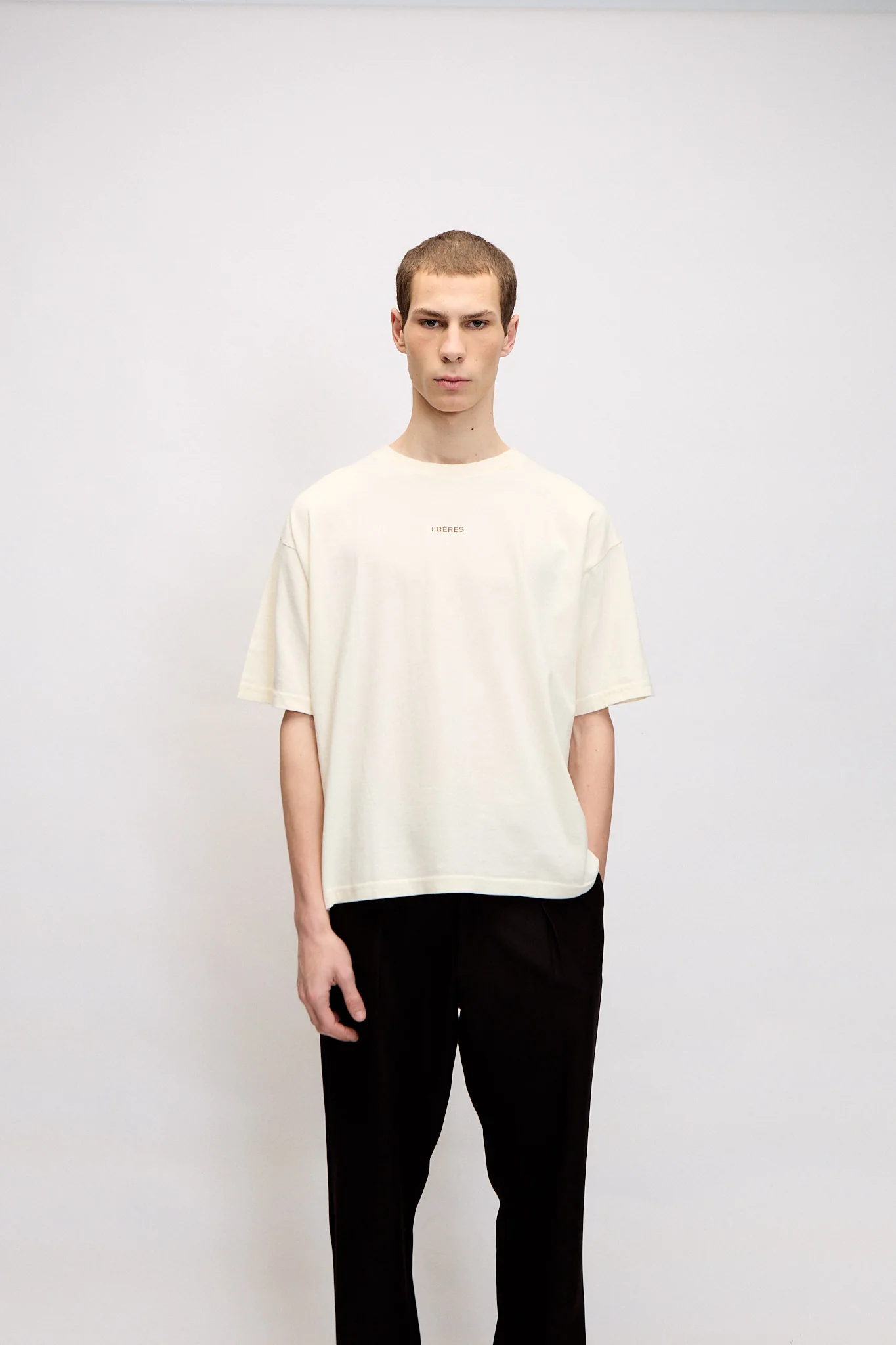 Remera Oversize Logo - Crema - Image 3